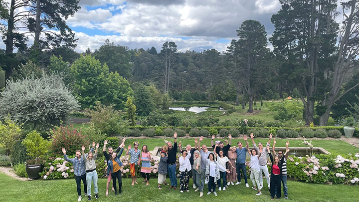 couples at blue mountains retreat